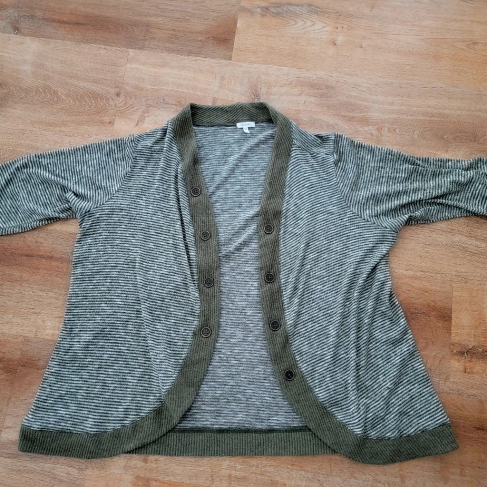 Lightweight 3/4 sleeve cardigan